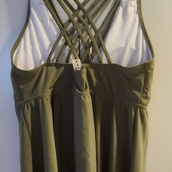 NWT- Aqua Eve Green Tummy Control bathing suit top. Size 12W.. $12 - Picture 6 of 13